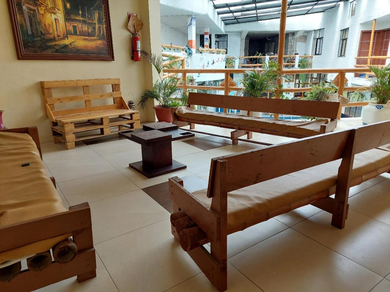 Hostal y Complejo Turístico La Rueda