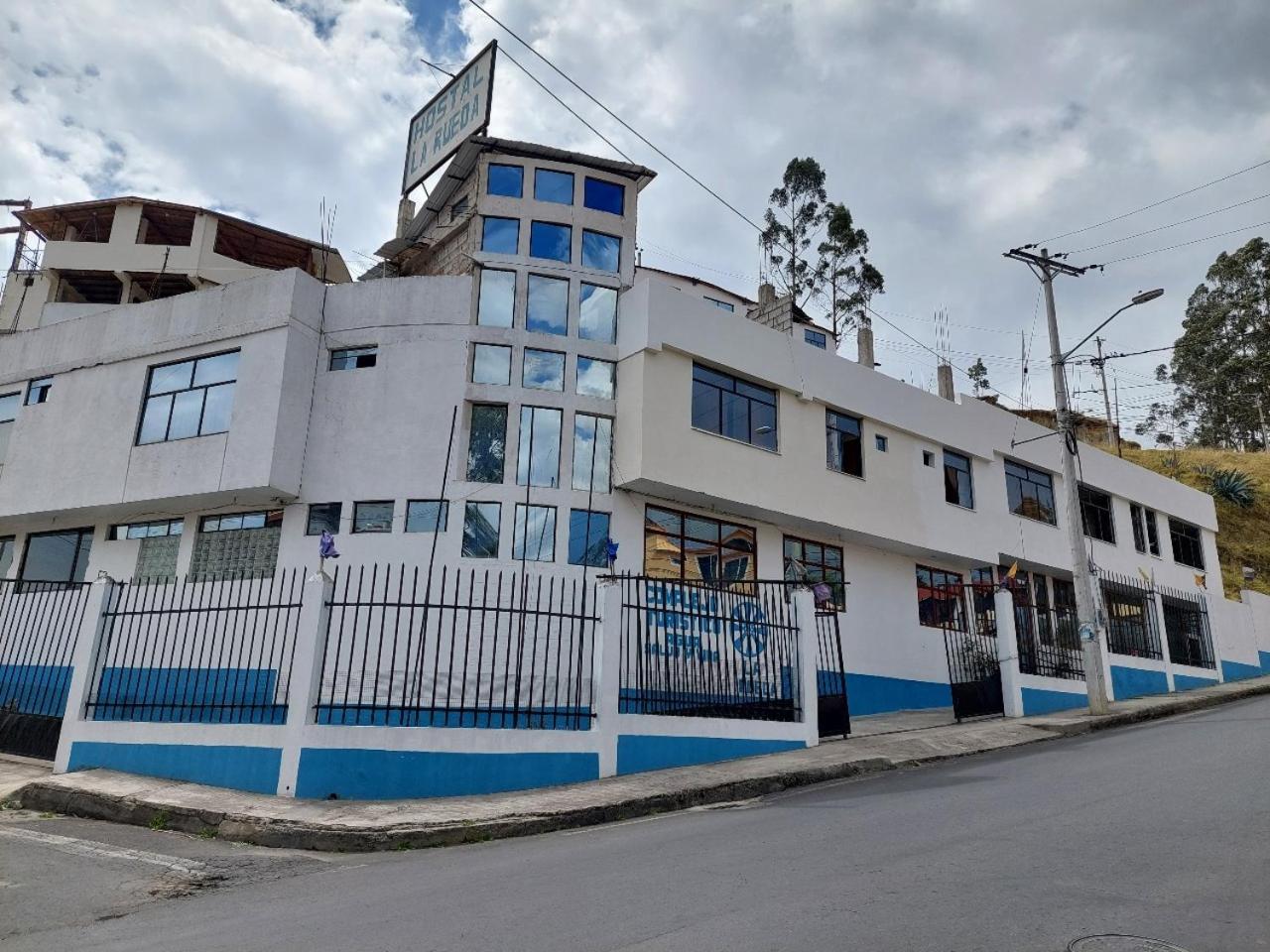 Hostal y Complejo Turístico La Rueda