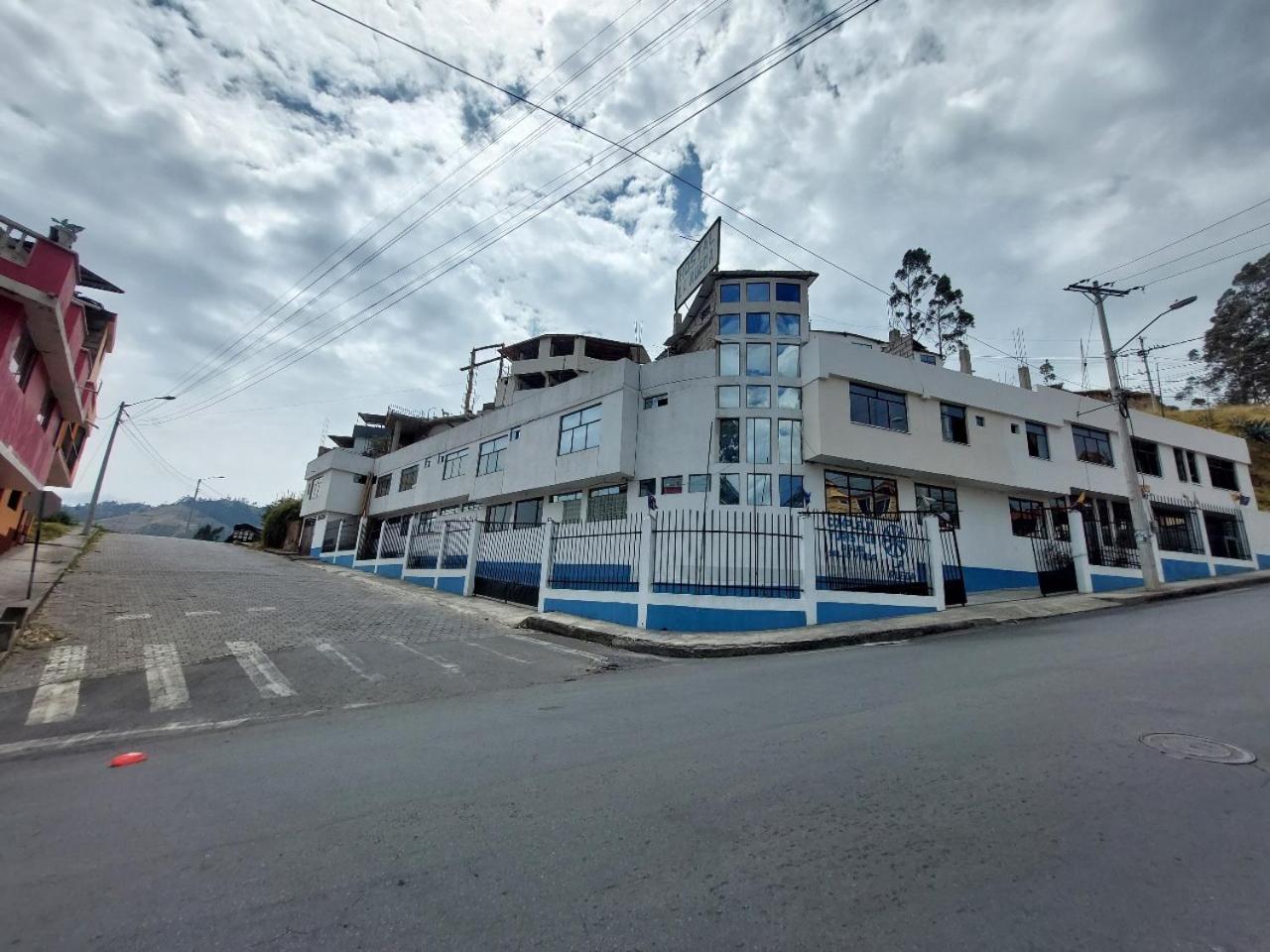 Hostal y Complejo Turístico La Rueda