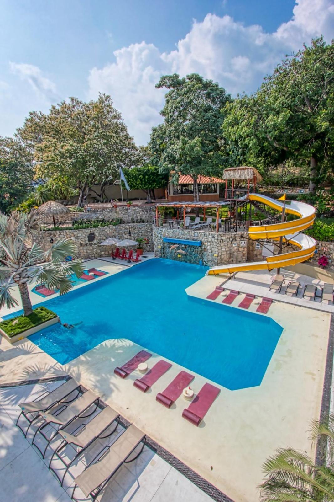Binniguenda Huatulco & Beach Club