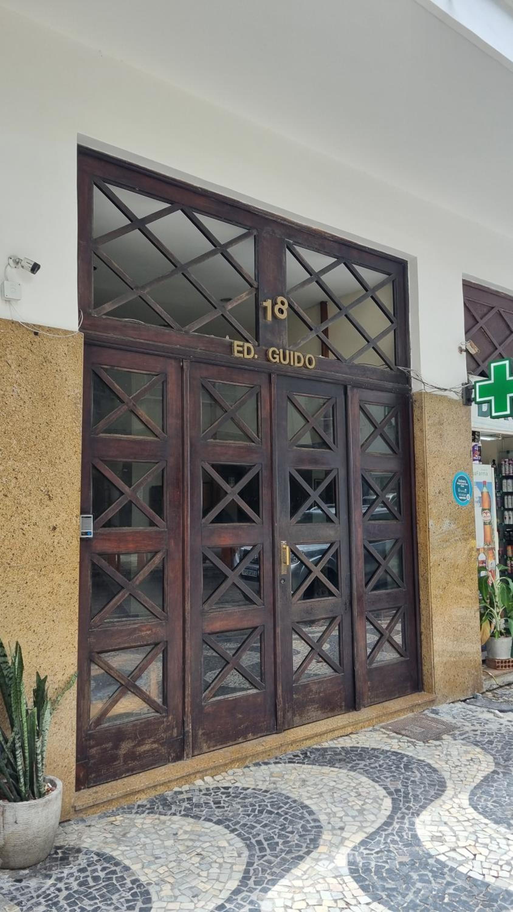 Apê RJ - quadra da praia de Copacabana