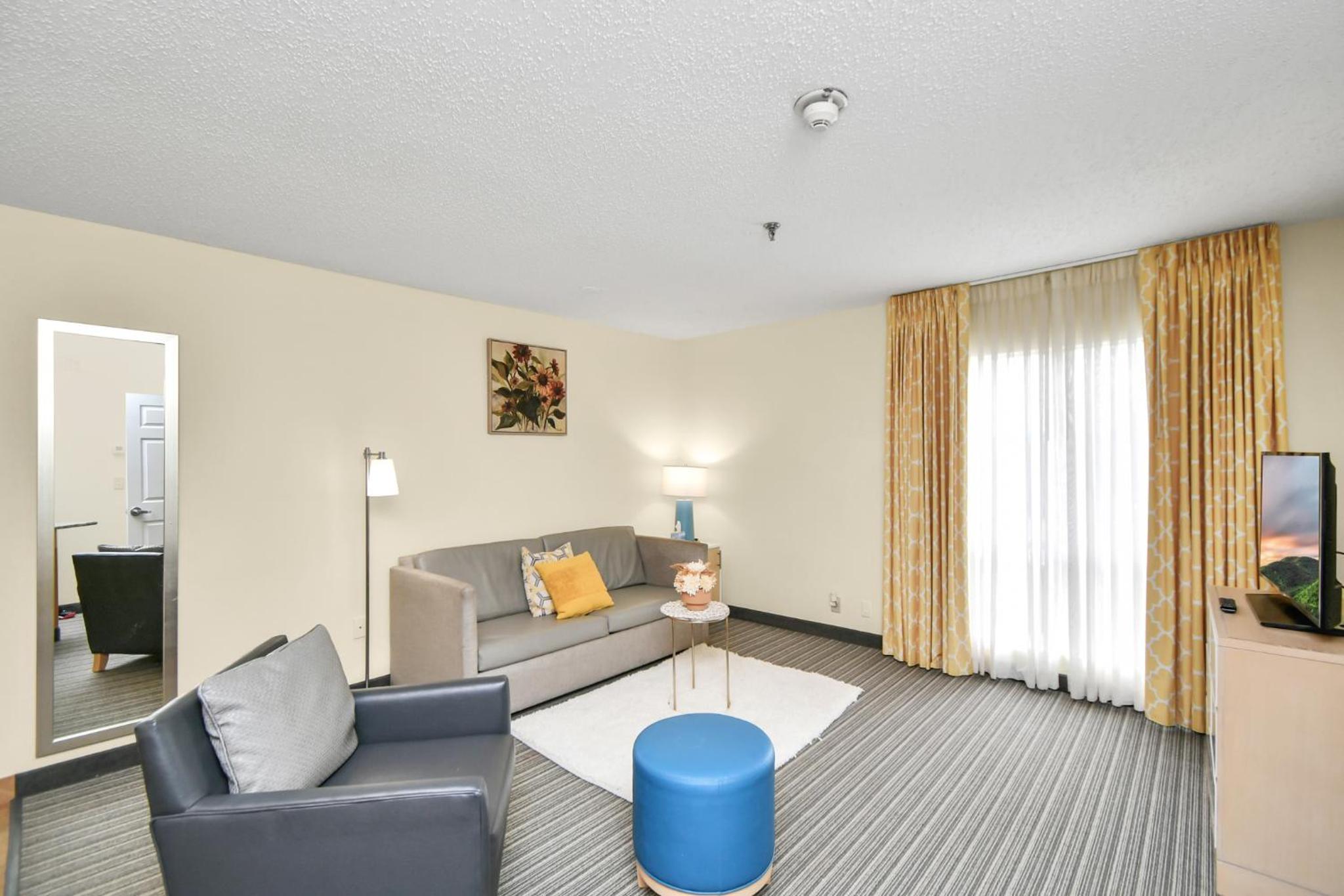 Cozi Getaway/King Bed/POOL