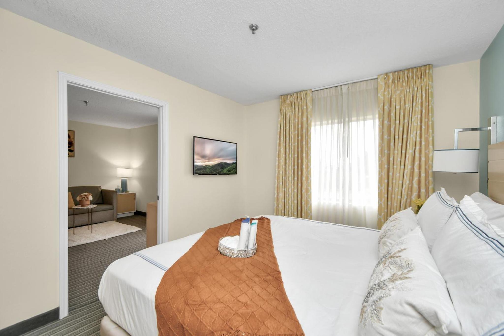 Cozi Getaway/King Bed/POOL