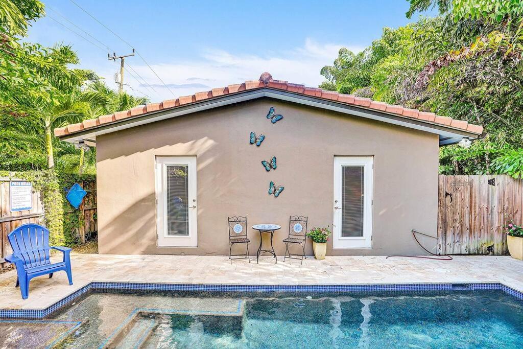 Heated pool, parking, 5 min walk to food and fun! view 4