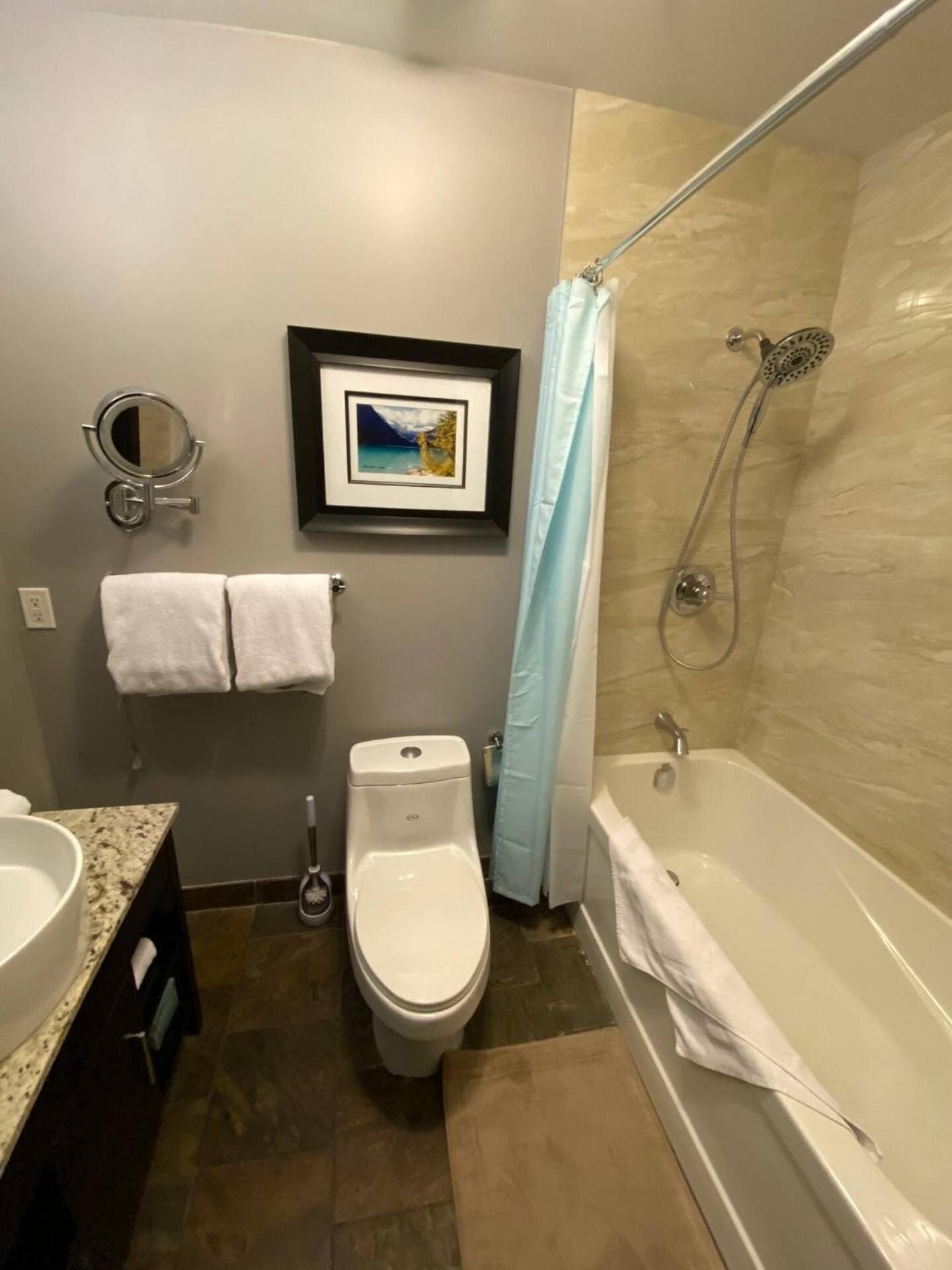 Sweet Condo Canmore GR：）