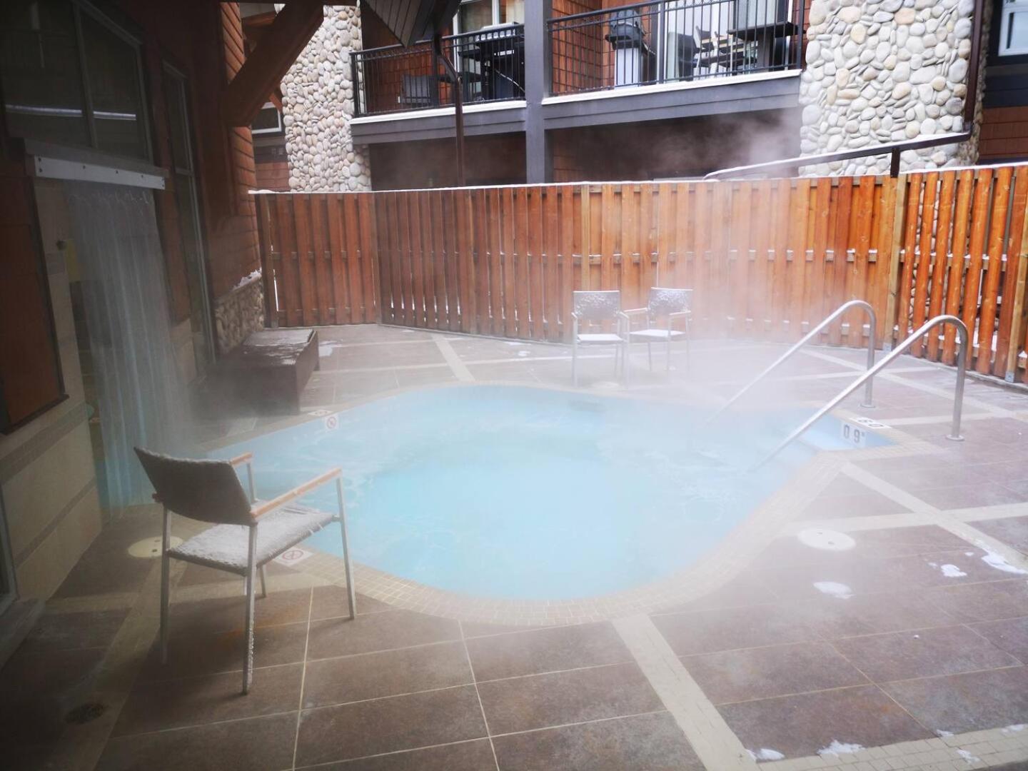 Sweet Condo Canmore GR：）