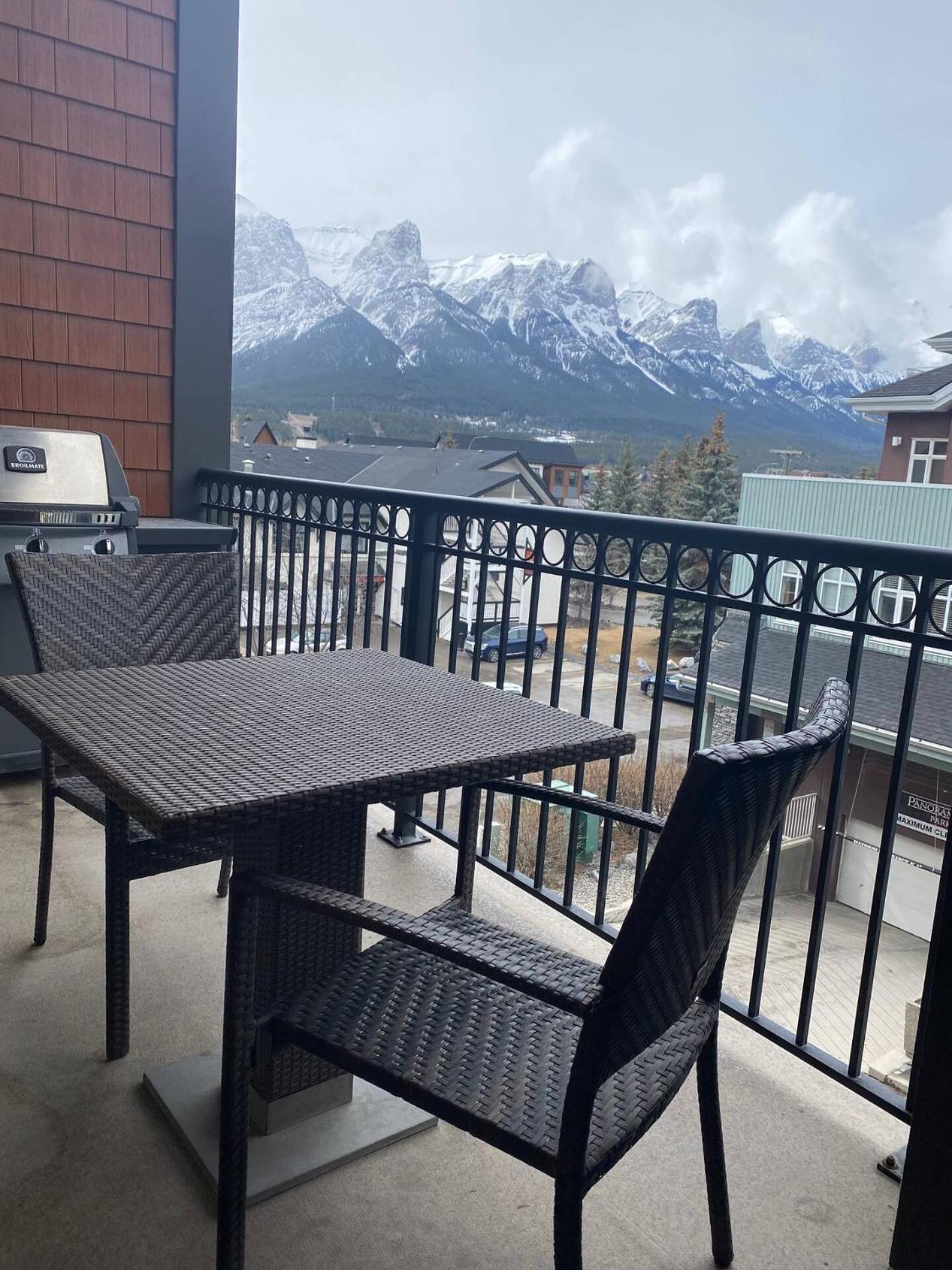 Sweet Condo Canmore GR：）