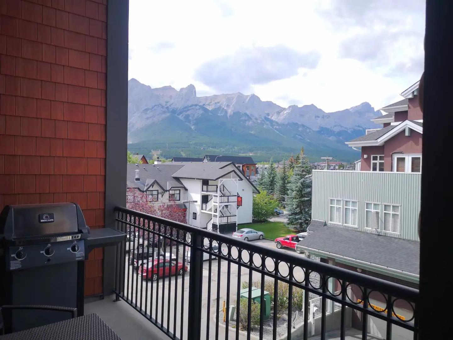 Sweet Condo Canmore GR：）