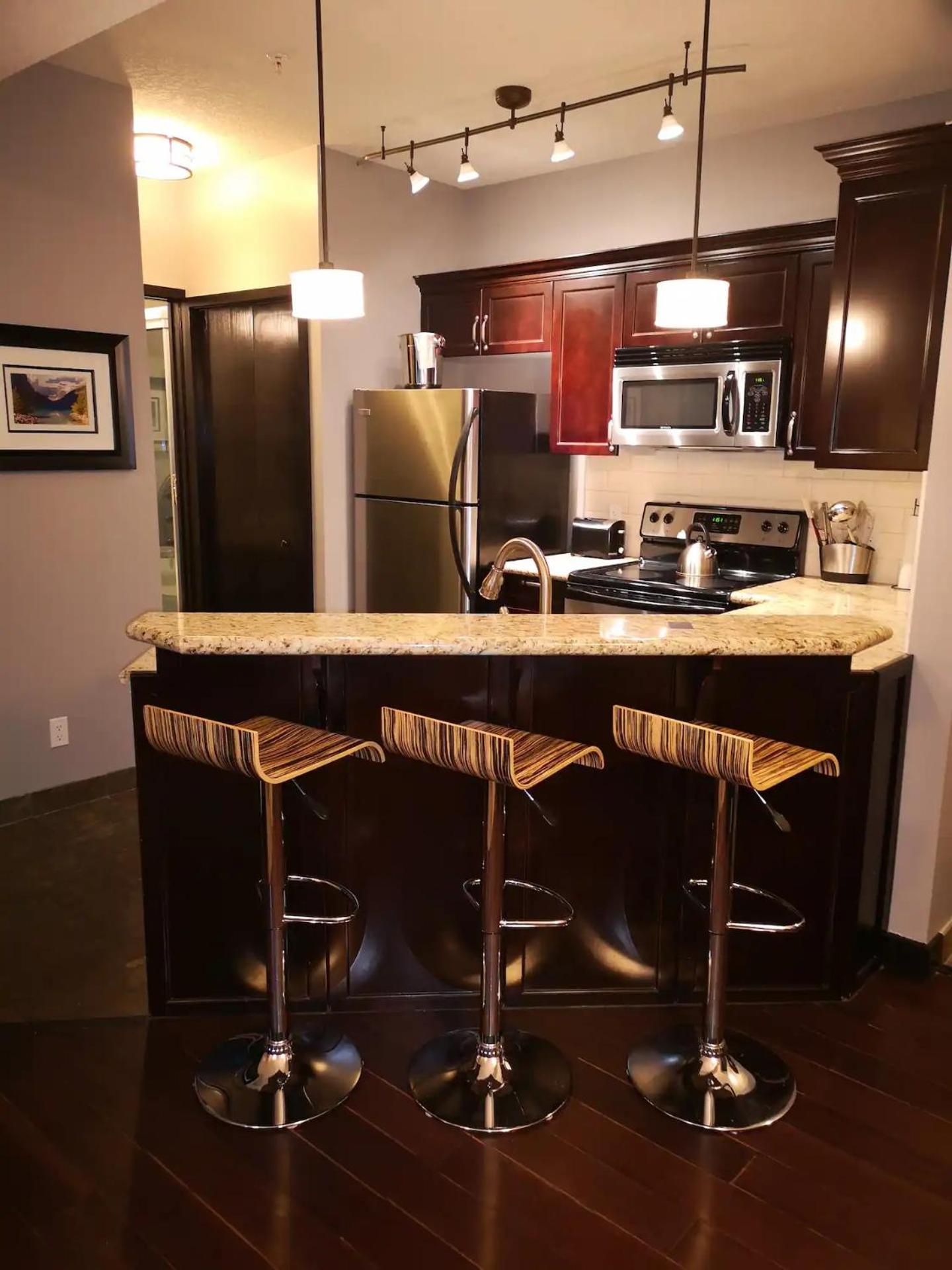 Sweet Condo Canmore GR：）