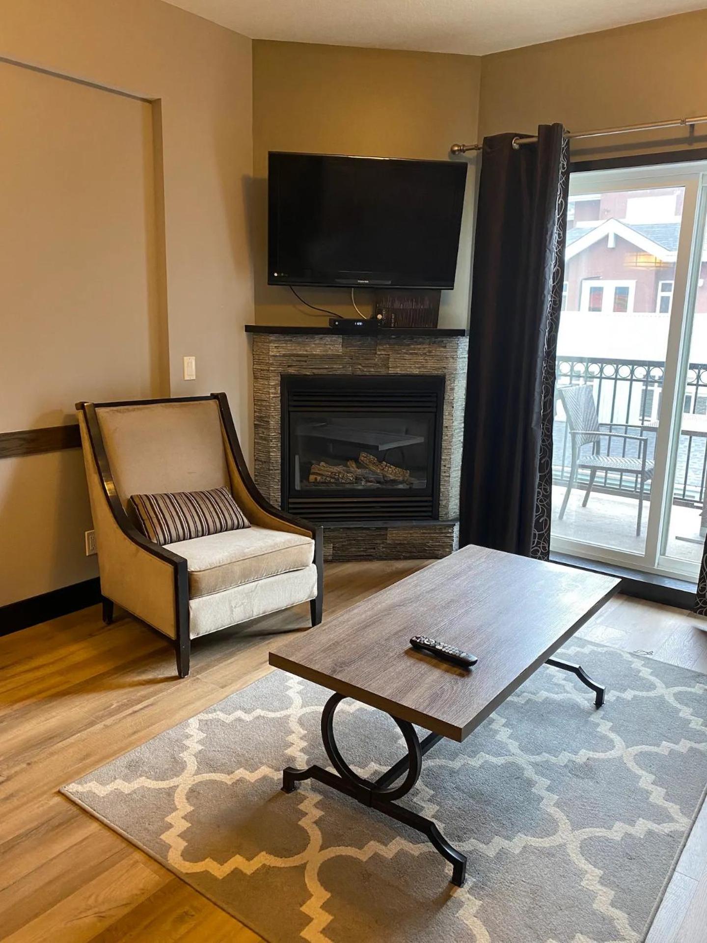 Sweet Condo Canmore GR：）