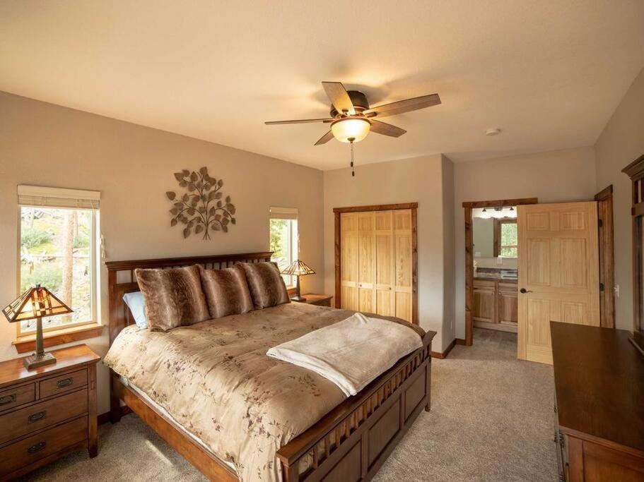 Sleeps 16 Walk to Grand Lake & Town Sauna, Theater & Game Room Lake View! view 3