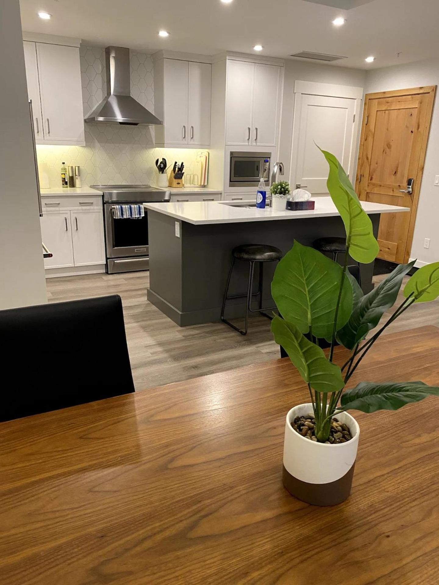 Hotel Luxury unit in the heart of Canmore - Image 1