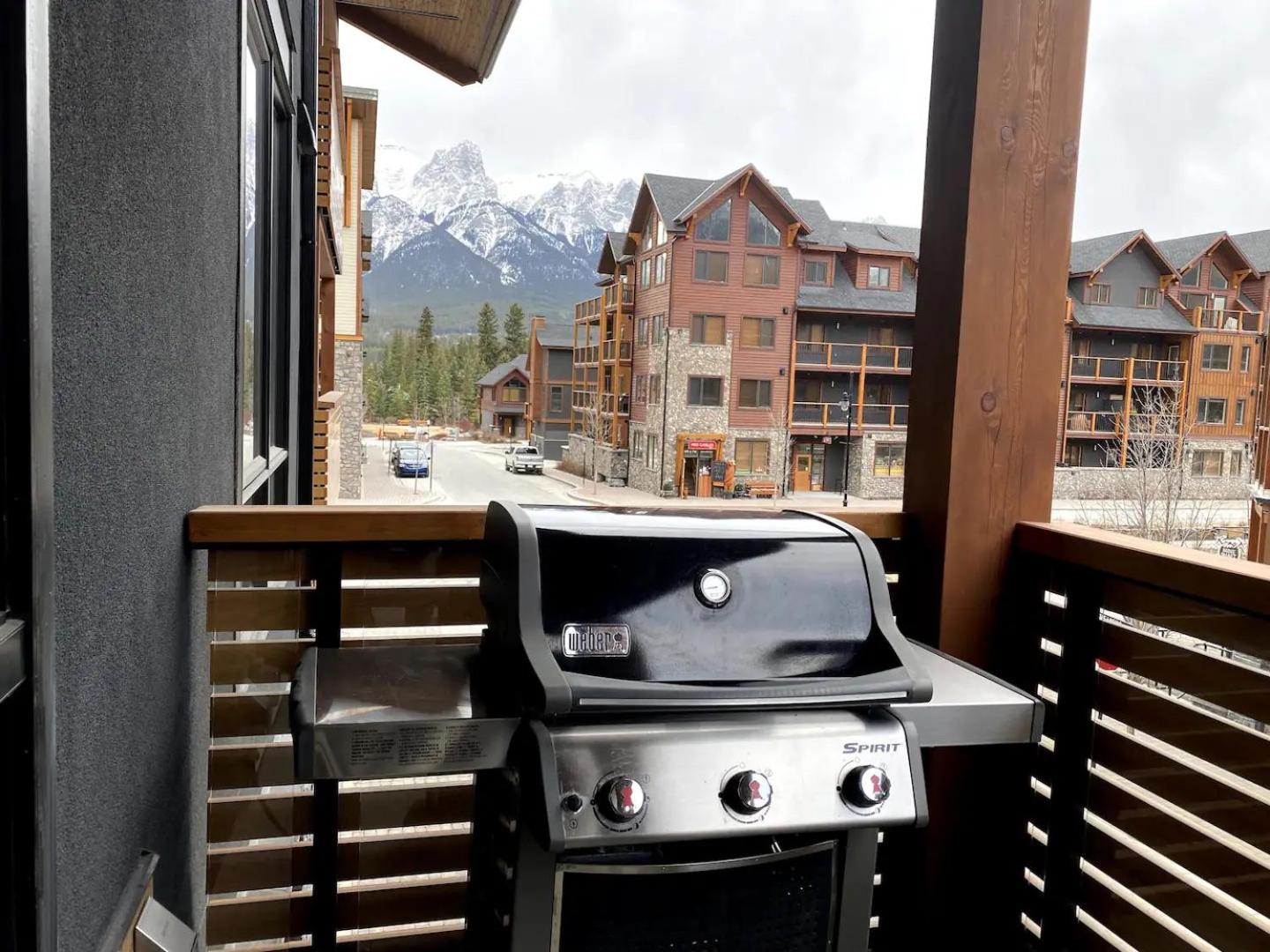 Luxury unit in the heart of Canmore