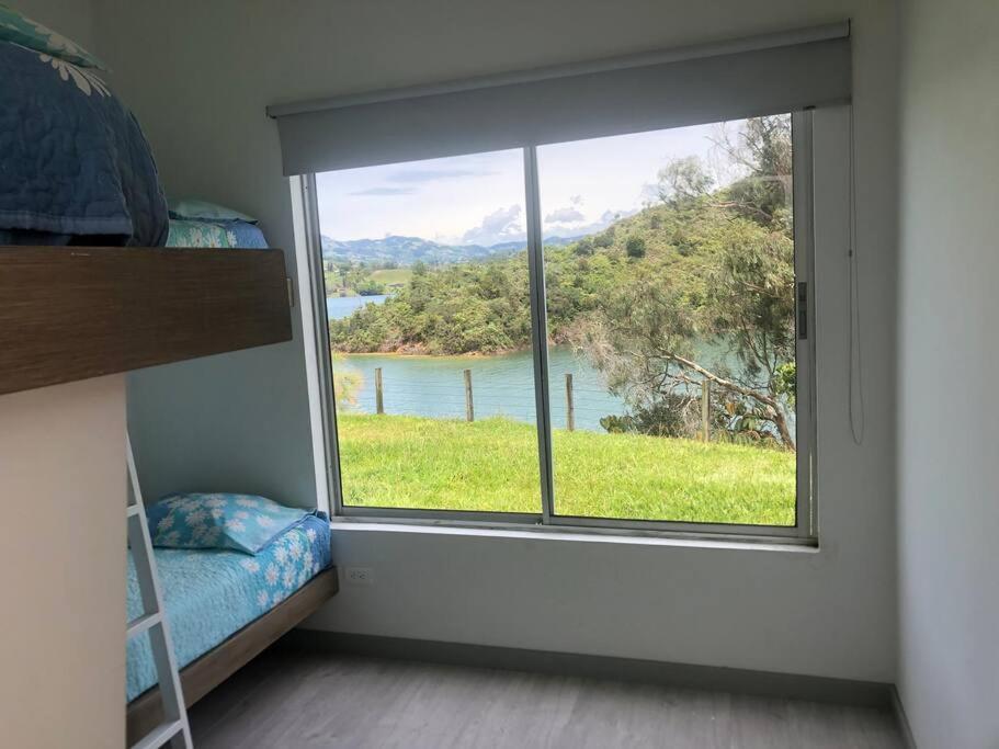 Casa familiar- frente a la represa