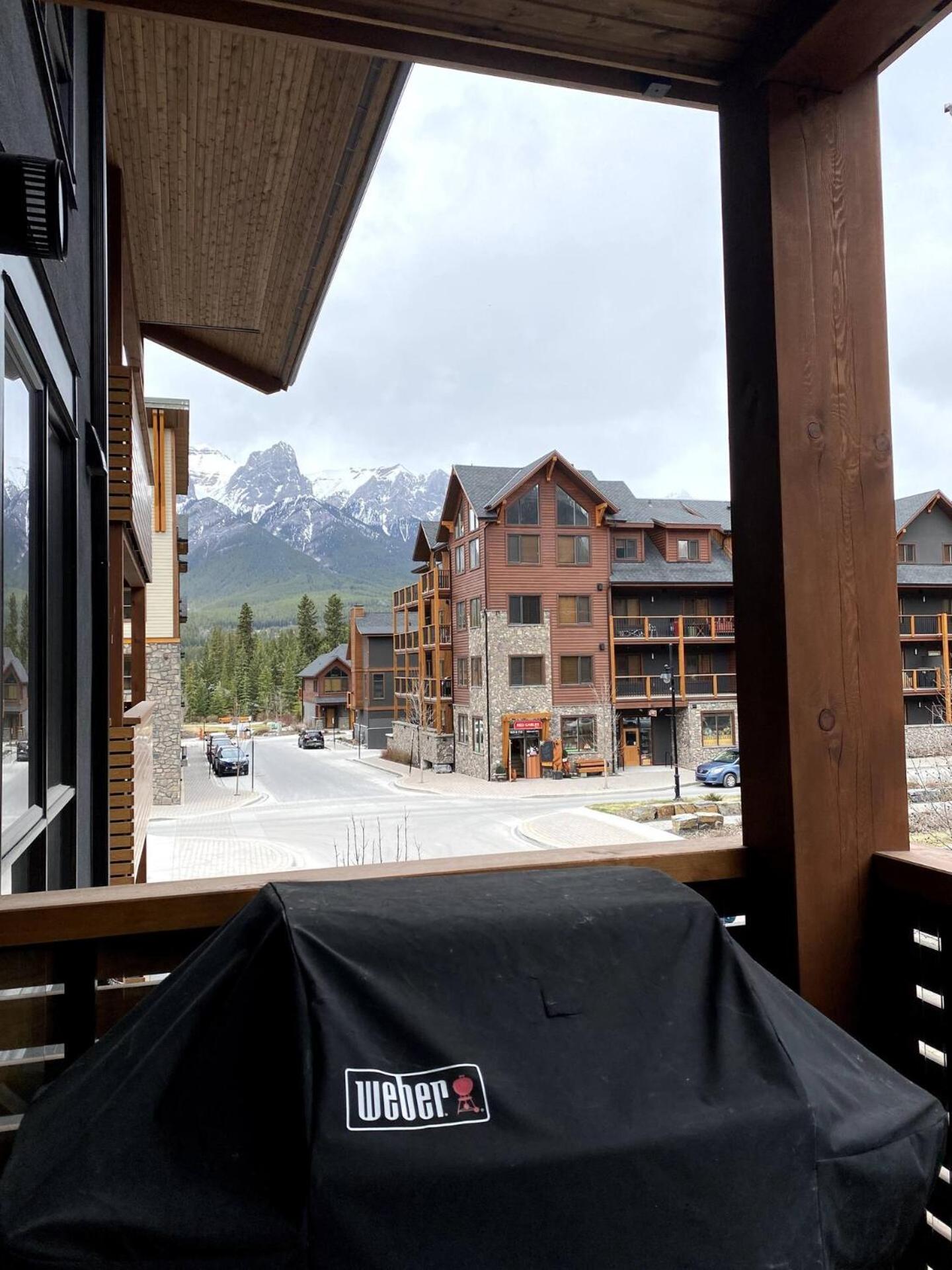 Luxury unit in the heart of Canmore