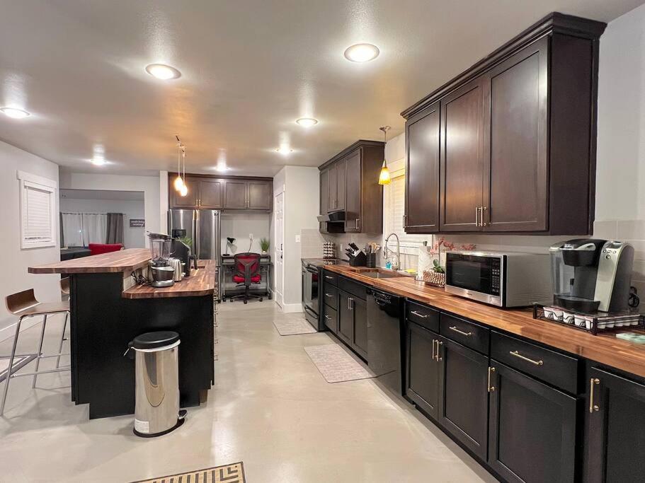 3BR Rambler w/ Large Kitchen near Boeing & Amazon view 3
