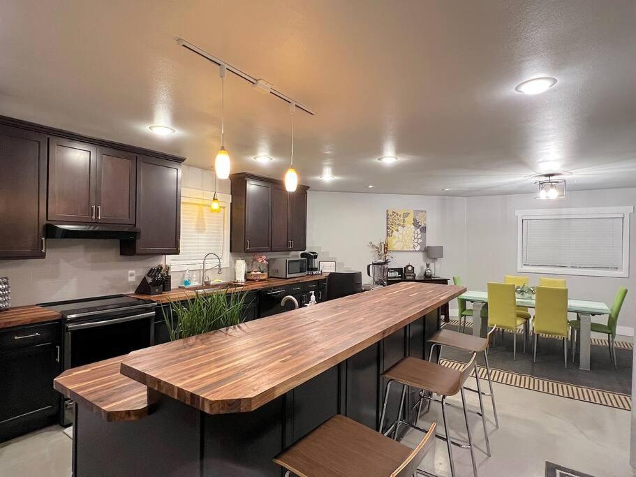 3BR Rambler w/ Large Kitchen near Boeing & Amazon view 4