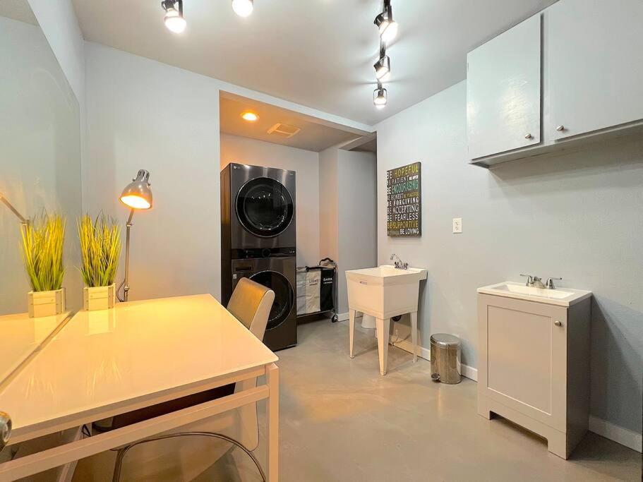 3BR Rambler w/ Large Kitchen near Boeing & Amazon view 5