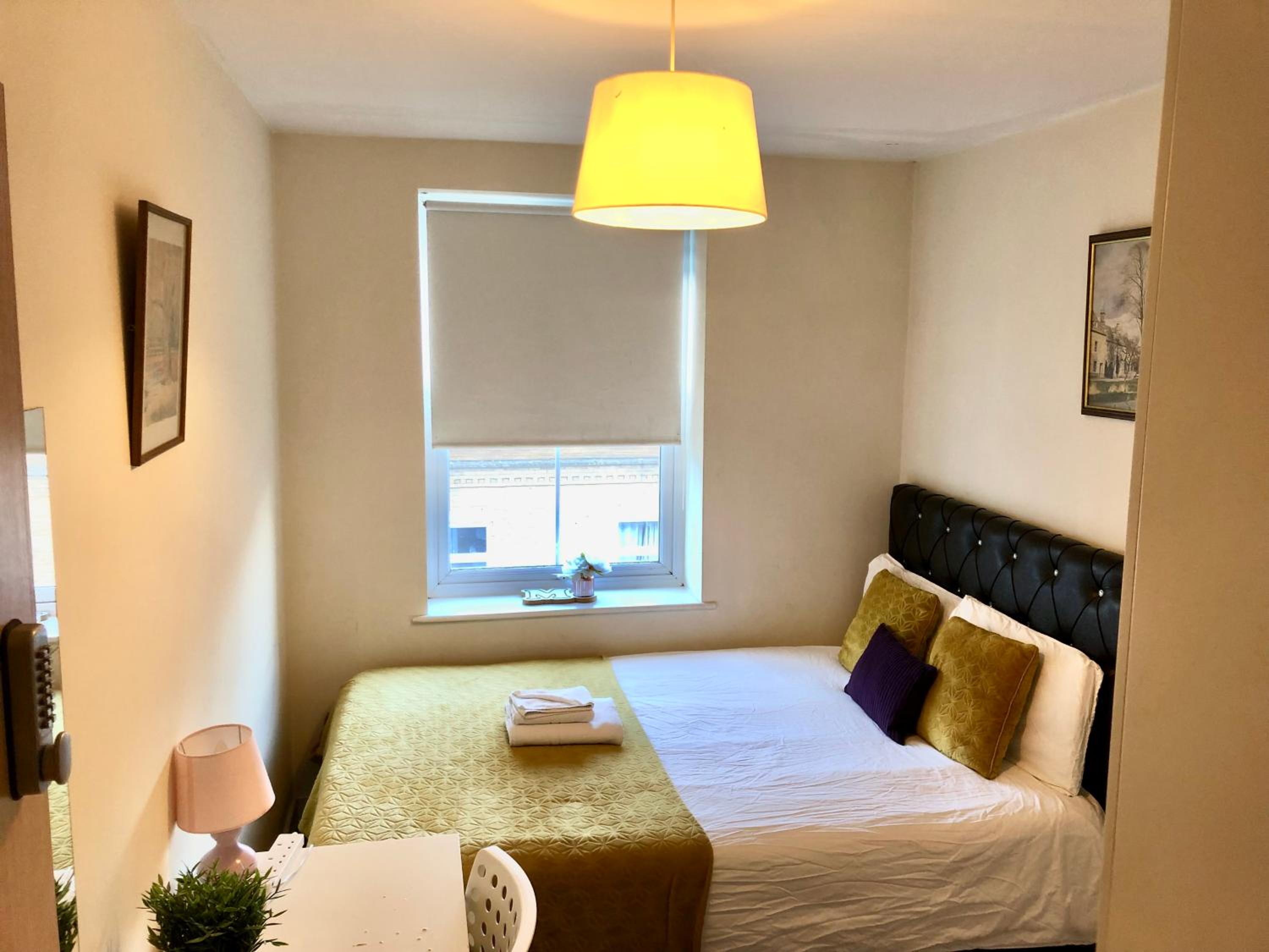 Metropolitan Coziness Private Bedrooms in Euston Station 161 view 2