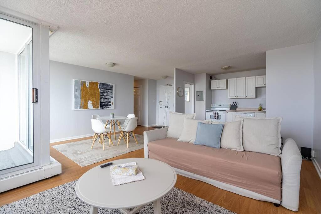 Bright DT Apt #7A, Amazing View