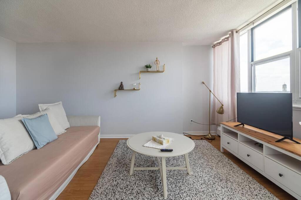Bright DT Apt #7A, Amazing View