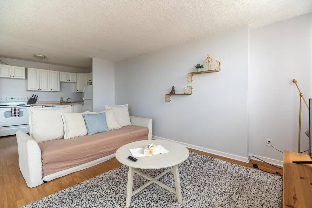 Bright DT Apt #7A, Amazing View