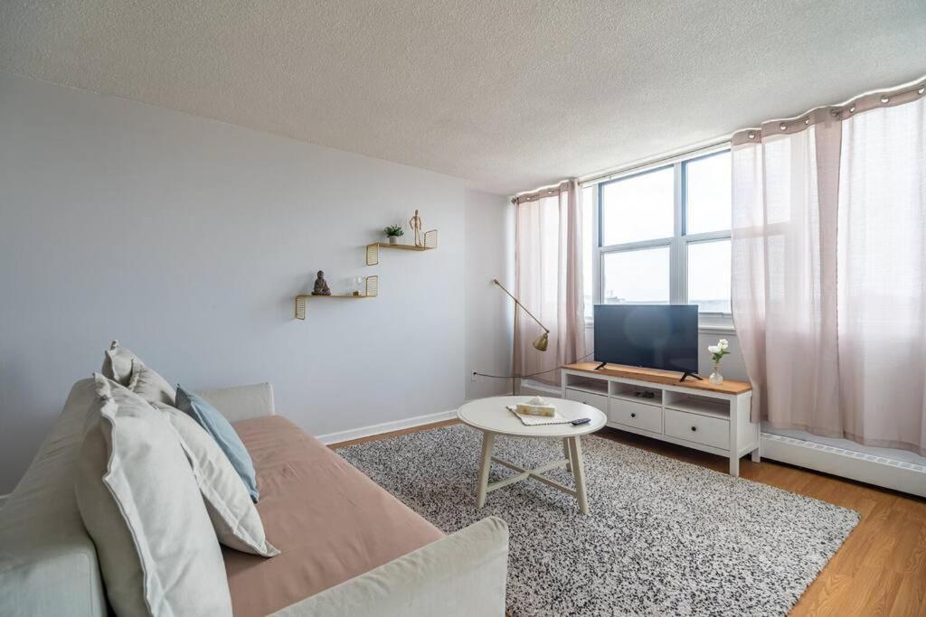 Bright DT Apt #7A, Amazing View