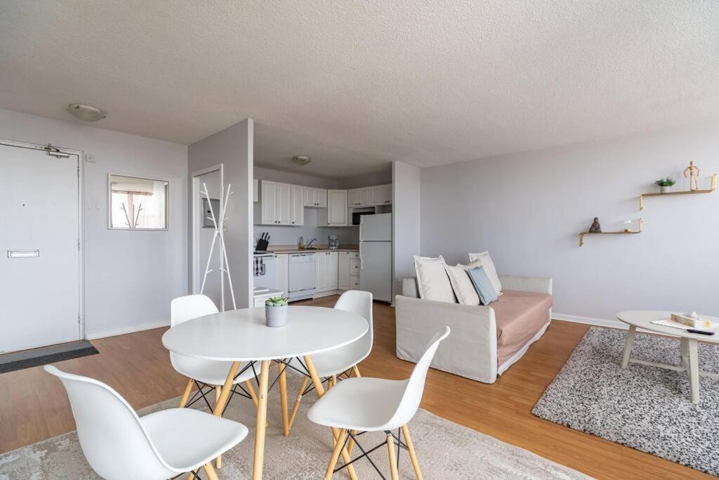 Bright DT Apt #7A, Amazing View