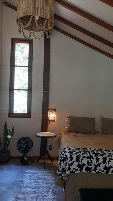 Lallybroch linda casa com piscina na beira do rio