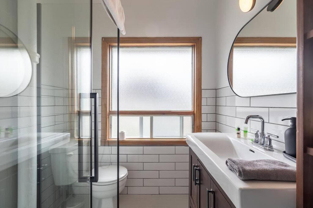 Charming Townhouse, Historic Hydrostone
