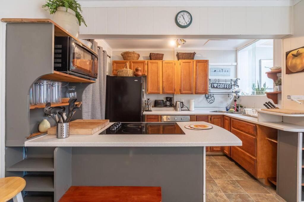 Charming Townhouse, Historic Hydrostone