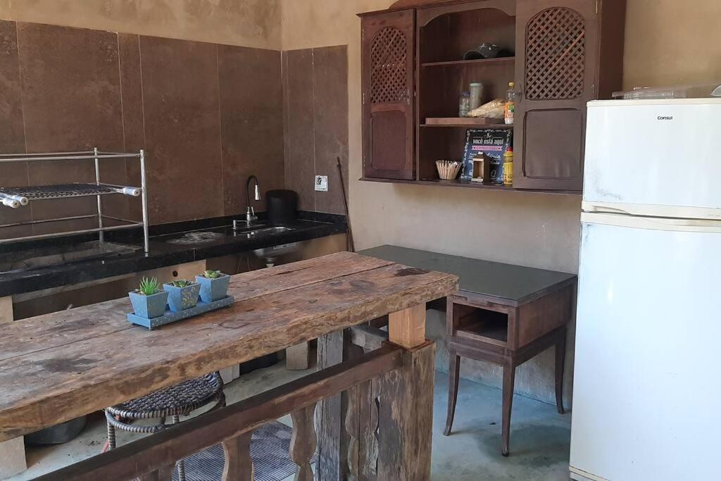 Lallybroch linda casa com piscina na beira do rio