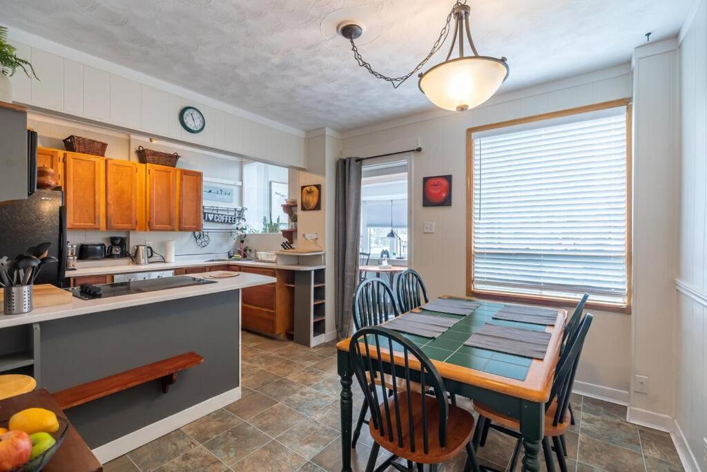 Charming Townhouse, Historic Hydrostone