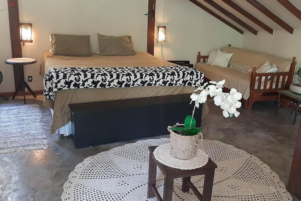 Lallybroch linda casa com piscina na beira do rio