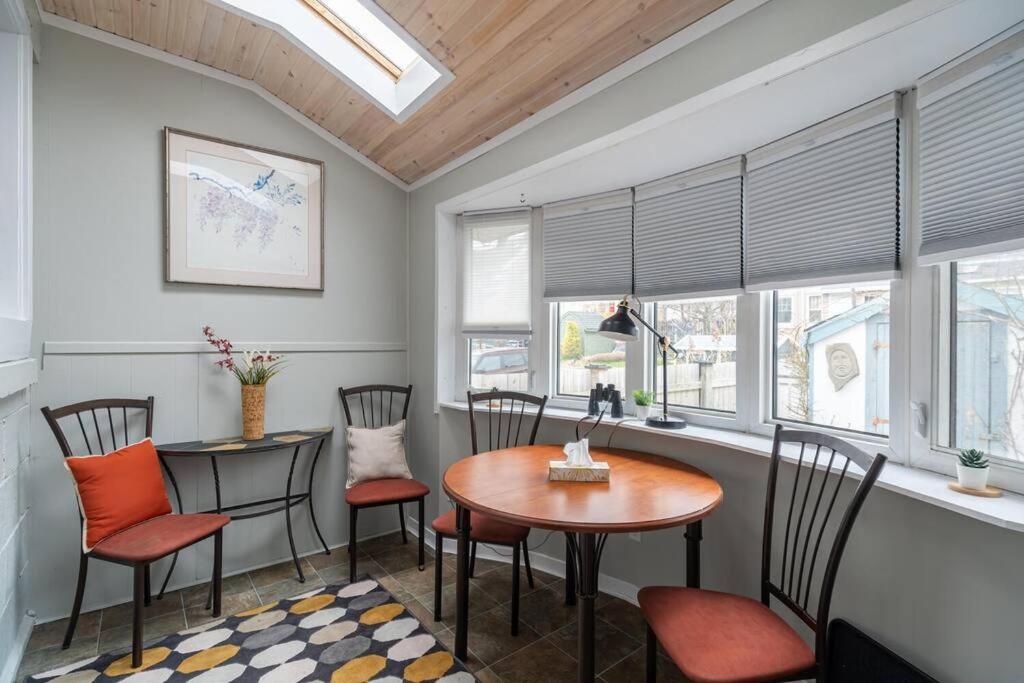 Charming Townhouse, Historic Hydrostone
