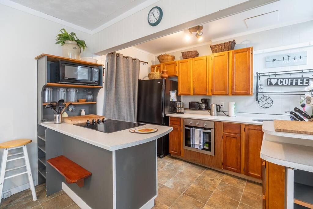 Charming Townhouse, Historic Hydrostone