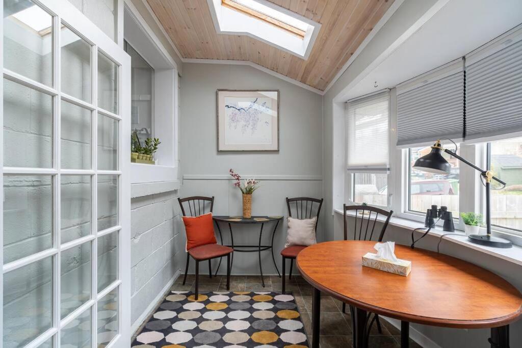 Charming Townhouse, Historic Hydrostone