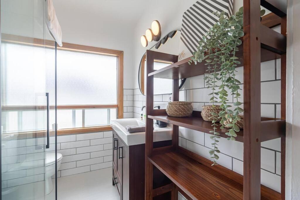 Charming Townhouse, Historic Hydrostone