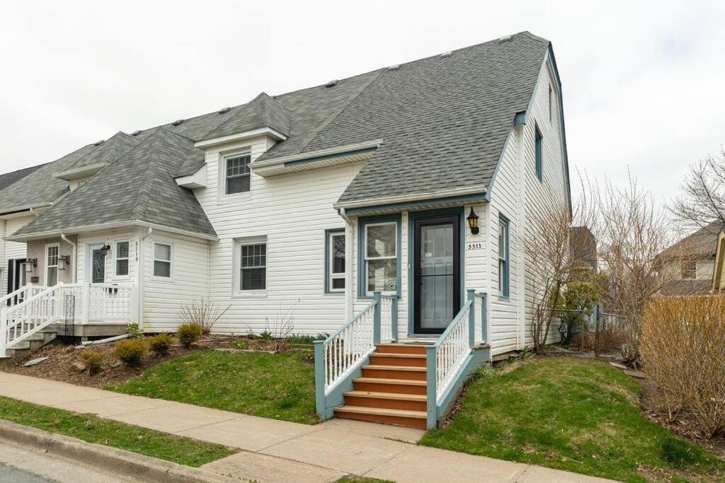 Charming Townhouse, Historic Hydrostone