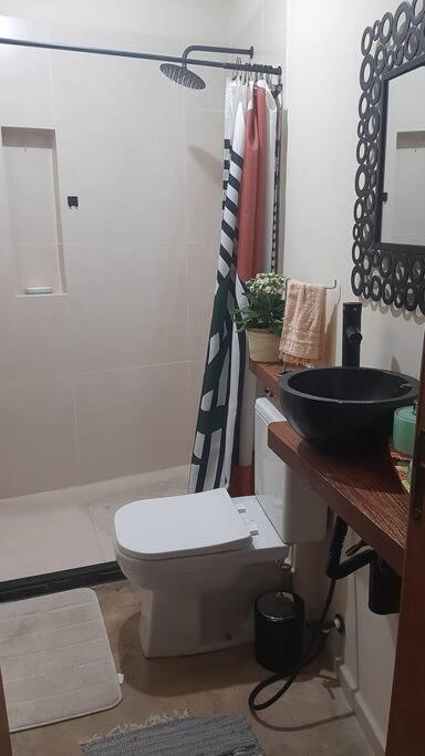 Lallybroch linda casa com piscina na beira do rio