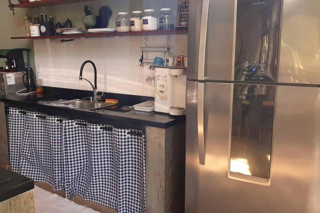 Lallybroch linda casa com piscina na beira do rio