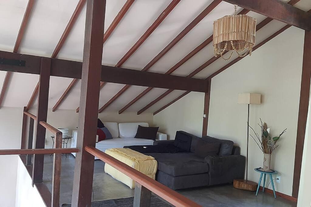 Lallybroch linda casa com piscina na beira do rio