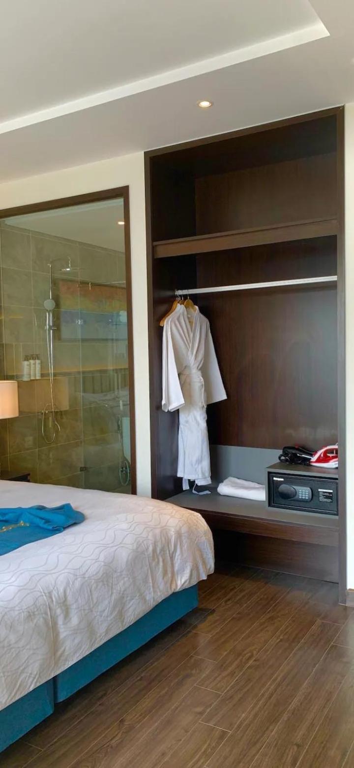 À La Carte Ha Long sea view high floor view 5