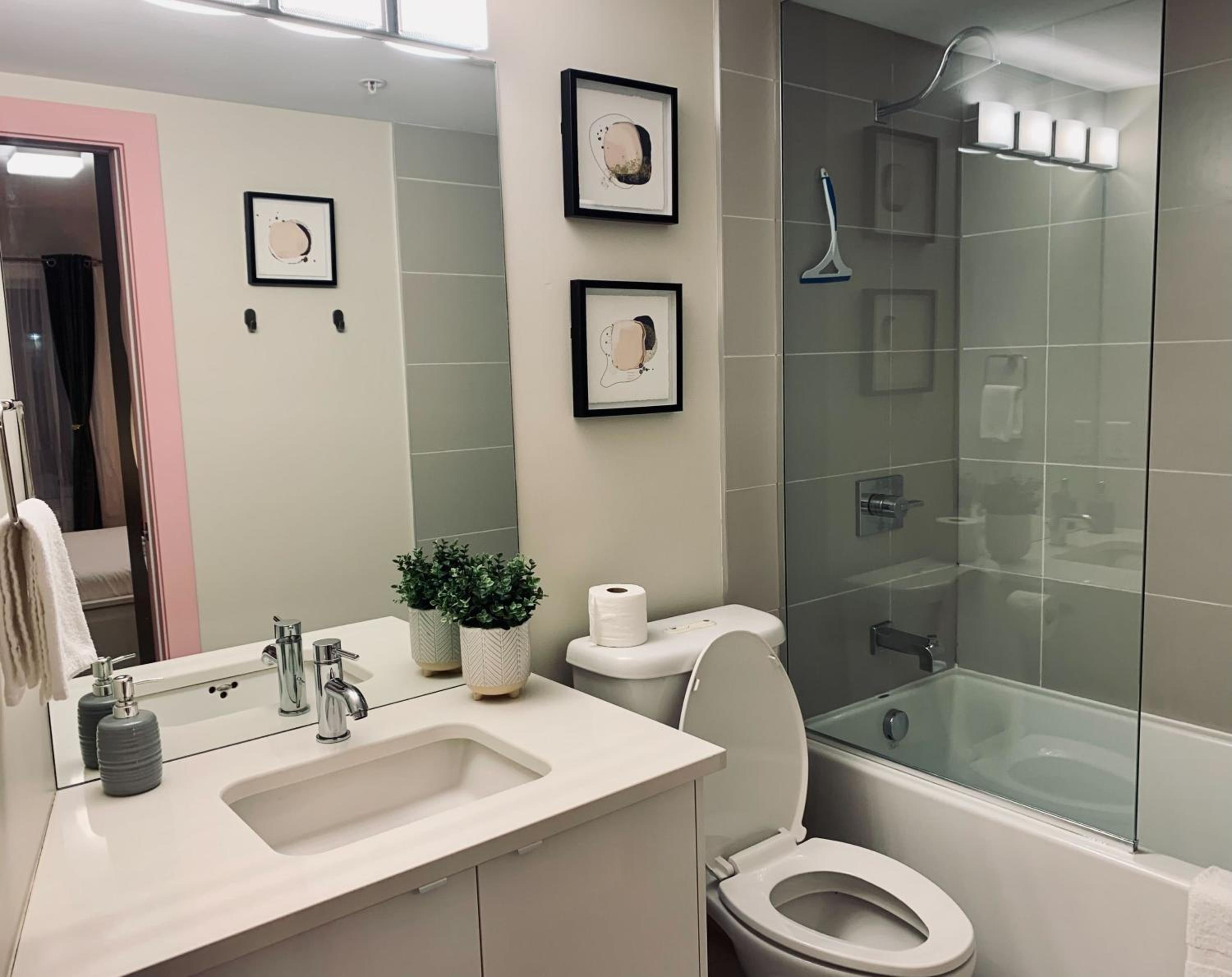 Tasteful Apt #108, Shared Rooftop Area