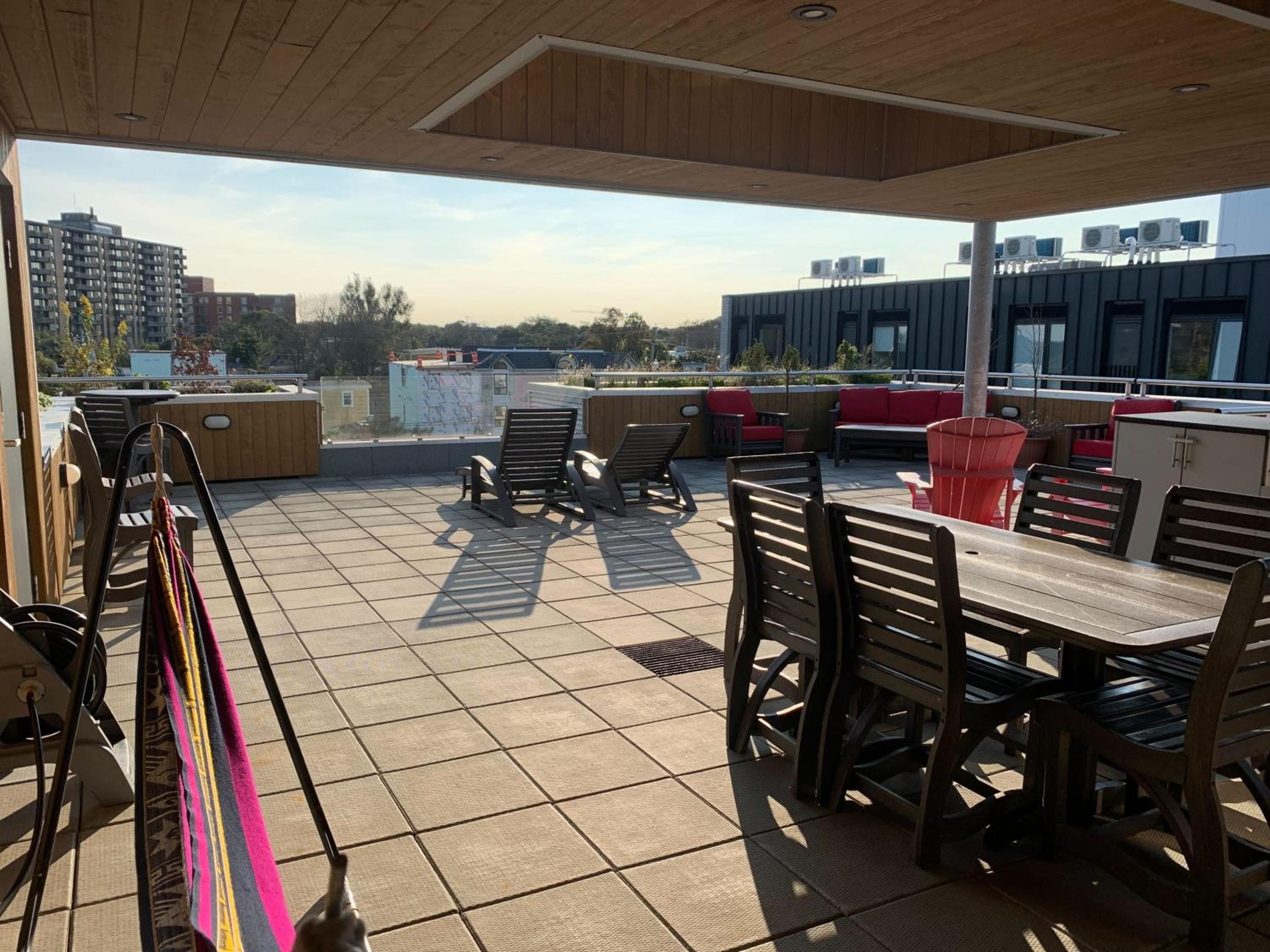 Tasteful Apt #108, Shared Rooftop Area