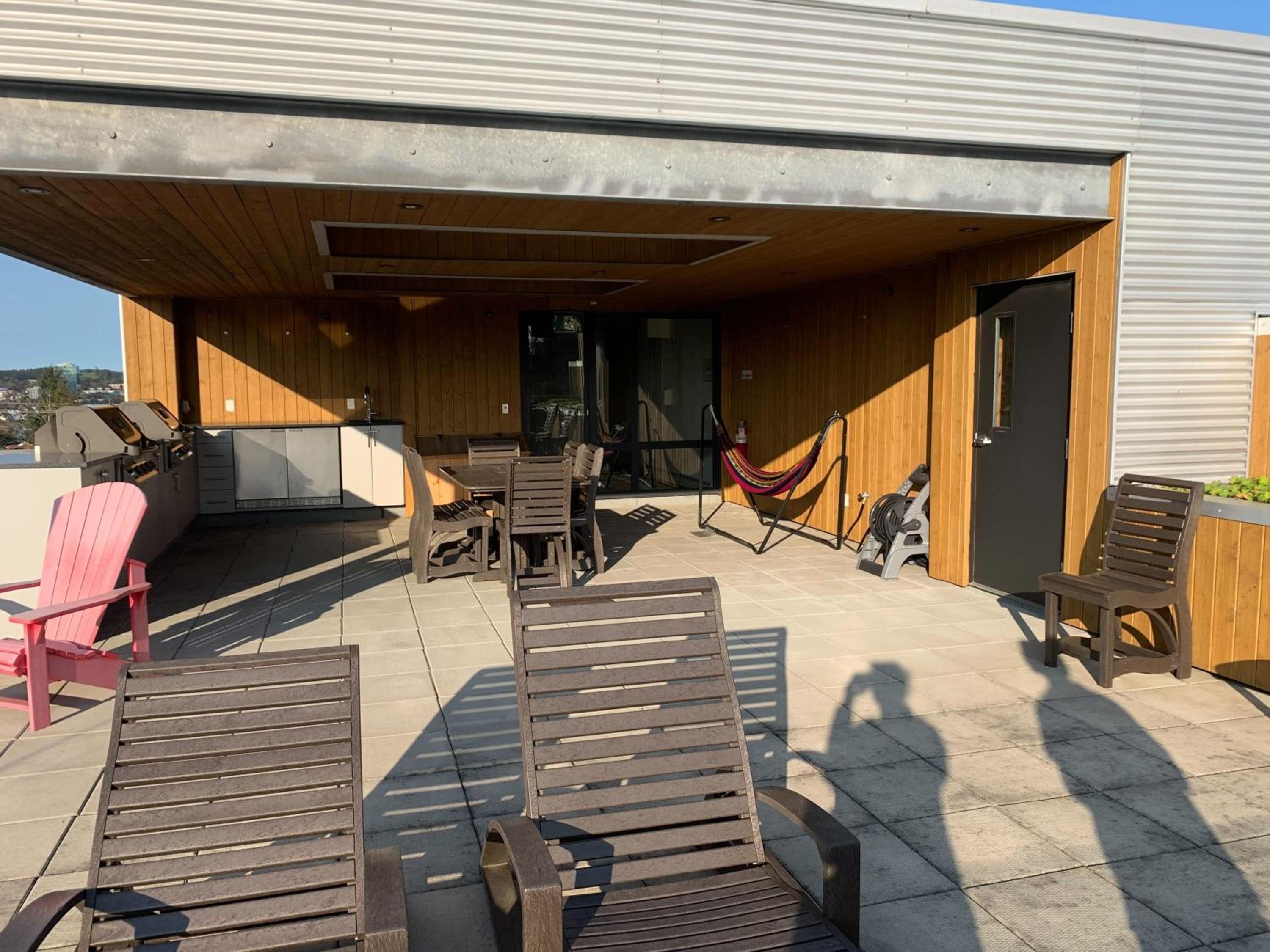 Tasteful Apt #108, Shared Rooftop Area