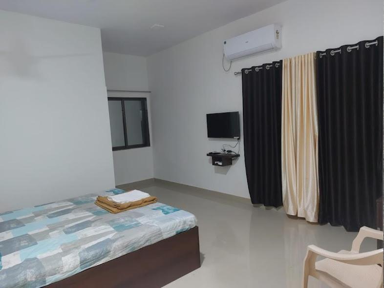 PALM VILLA & Cottage view 2