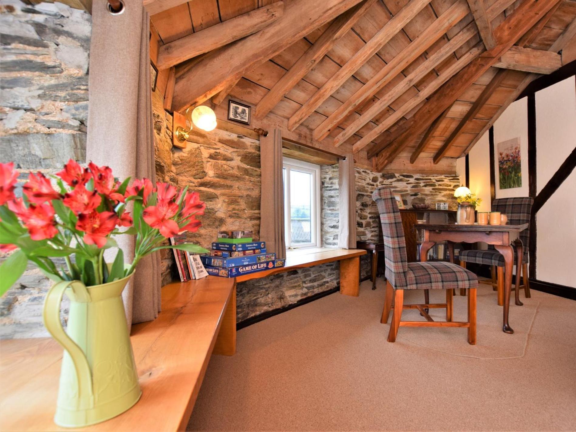 1 Bed in Tavistock oc-round view 5