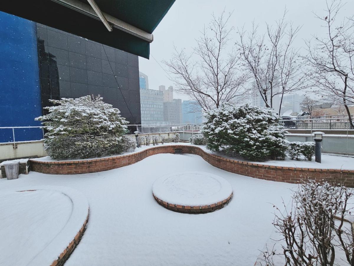 Ekonomy Hotel Myeongdong Premier