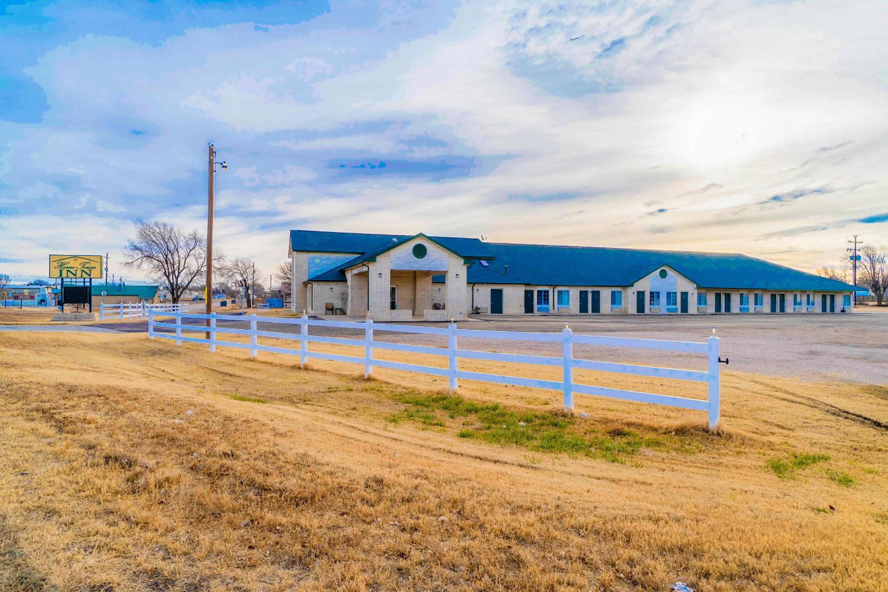 HomeTown Inn By OYO Texhoma, OK